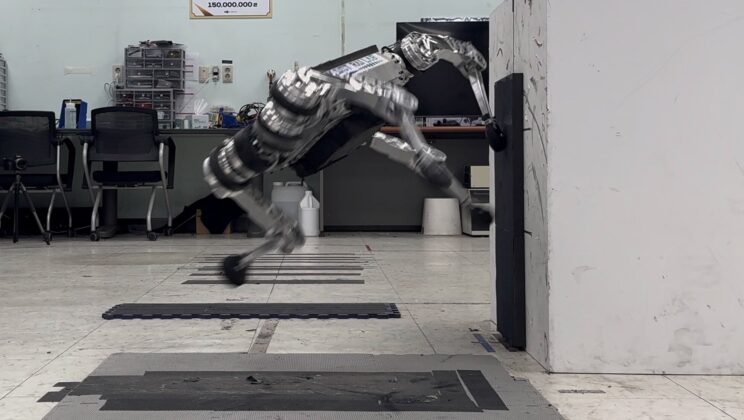Korean Engineers Build Four-Legged Robot That Masters Parkour