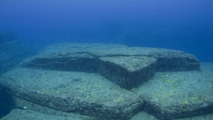 The Underwater Ruins of Yonaguni, Japan: Between Myth and Geology