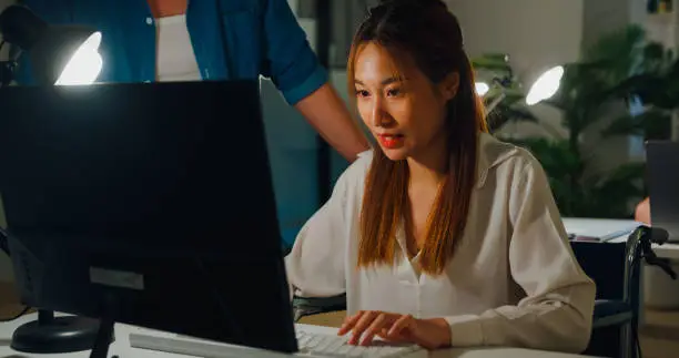 10 Signs of a Toxic Workplace Culture and How to Survive It