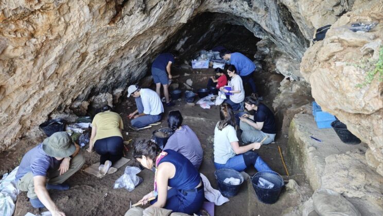 Ancient Cave Discovery in Türkiye Suggests Modern Humans and Neanderthals Shared Culture for More Than 20,000 Years