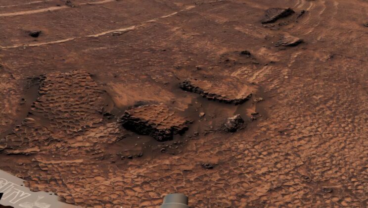 Curiosity photographs tiny Martian polygons that may be ancient mud cracks